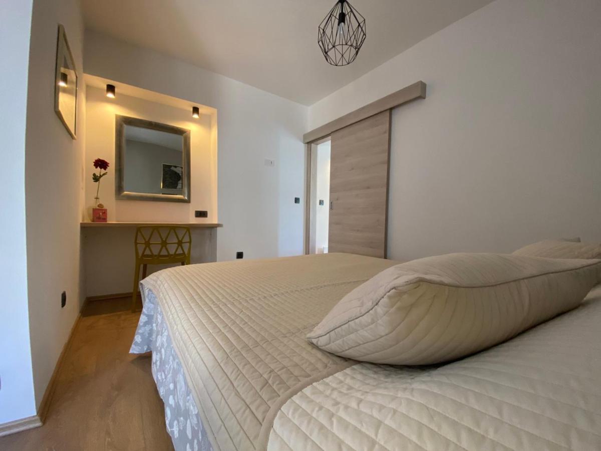 Apartments Fantasia Pula Exterior photo